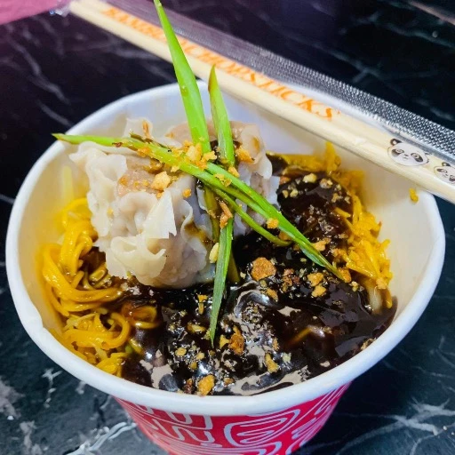 fried noodles w/ pork siomai