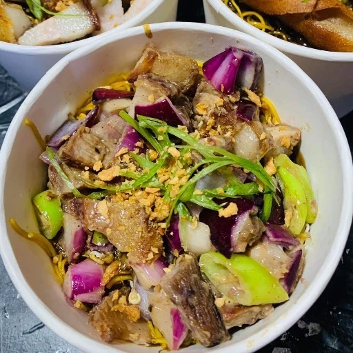 Fried noodles w/ sisig